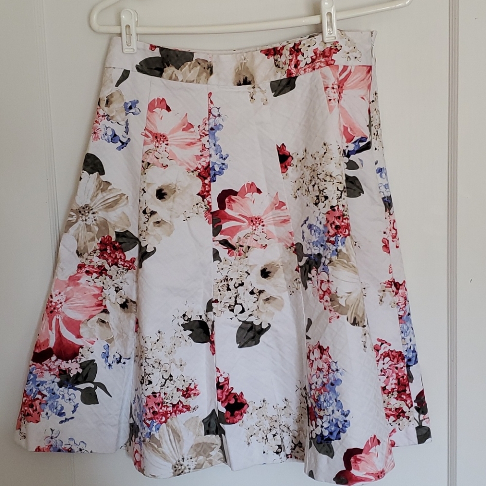 White House Black Market Floral Skirt 6